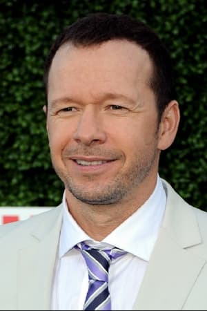 persons/2024-08-16/donnie-wahlberg-tjW6n5jD6ZBISsdN41GKV9XDyYA.jpg