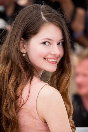 persons/2024-08-16/mackenzie-foy-dijxDRKeheJ4fy6zth0TpJiG9Y8.jpg