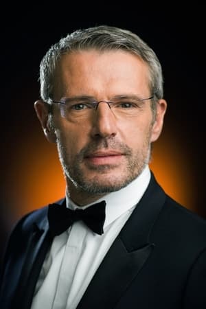 persons/2024-08-19/lambert-wilson-pFuLPZtgrKsnRXJCKWILQ69k6Ta.jpg