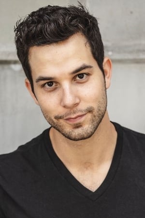 persons/2024-08-20/skylar-astin-dx6xbrerLNKHbUSOdTI68h7qrE3.jpg