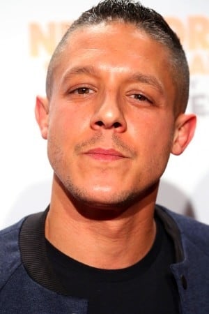 persons/2024-08-24/theo-rossi-7yHT7a1b3QAQaElX7aoVEoewy9N.jpg