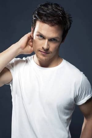 persons/2024-08-25/sam-heughan-55jVXkW3ffvx4kEzI74gKLCgV8q.jpg