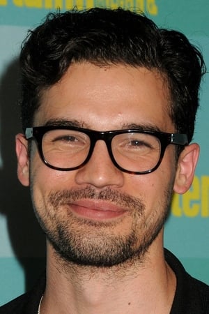 persons/2024-08-25/steven-strait-wuOaC8tFlCyBlKLnJM28KkBpzNd.jpg