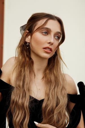 persons/2024-09-18/emma-chamberlain-8ukz7l0q8HTtlWWFWHKRdMXaoSL.jpg