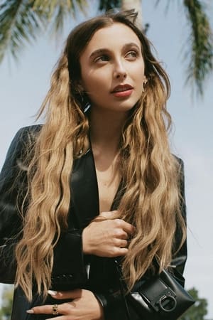 persons/2024-09-18/emma-chamberlain-eceXXethRL7K86CZIh1n8SoUONP.jpg