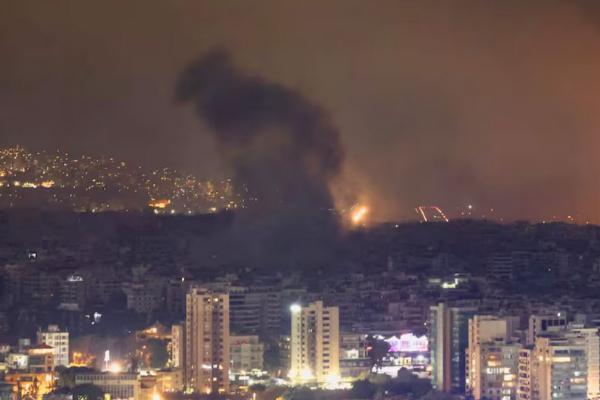 Avioanele israeliene lovesc în apropierea aeroportului din Beirut cu lovituri aeriene puternice