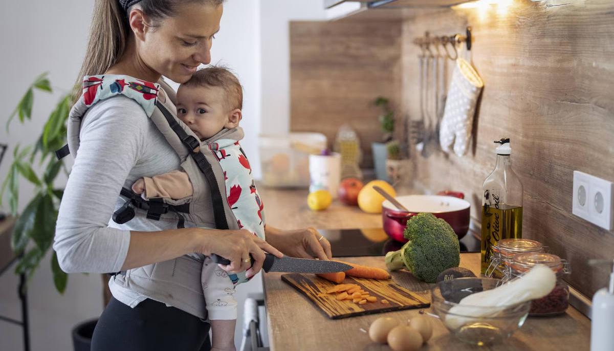 What foods are allowed and what foods are prohibited when breastfeeding?