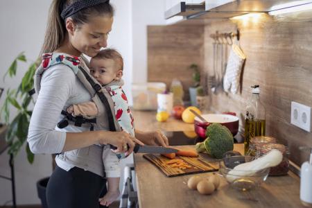 What foods are allowed and what foods are prohibited when breastfeeding?