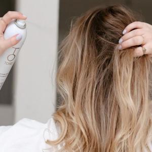 What is dry shampoo and how to use it