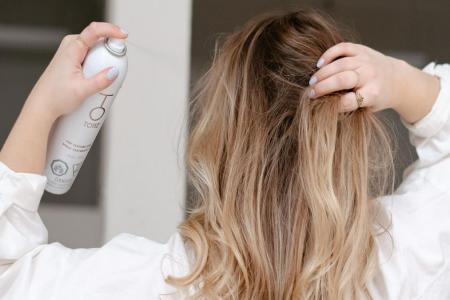 What is dry shampoo and how to use it