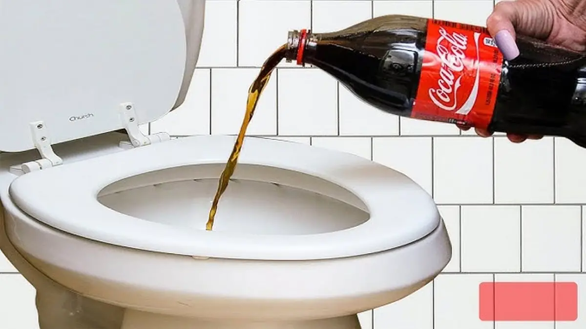 Chiar poți curăța toaletele cu Coca-Cola?