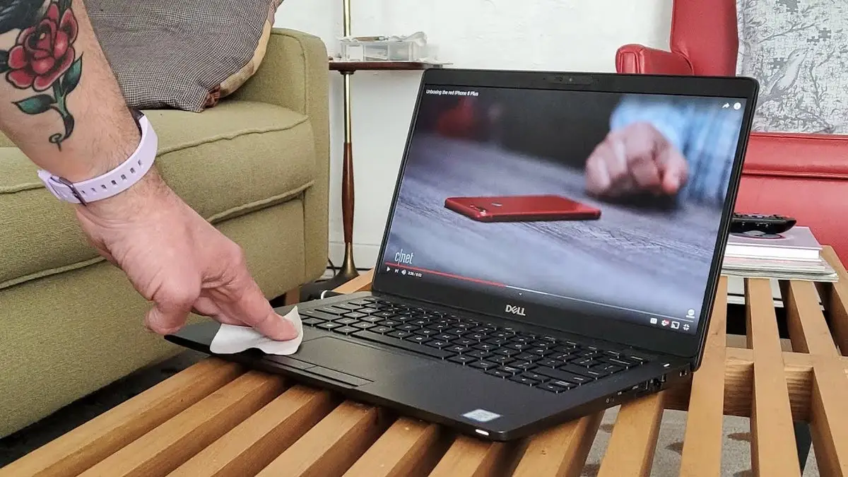 Cum să curățați un laptop murdar?